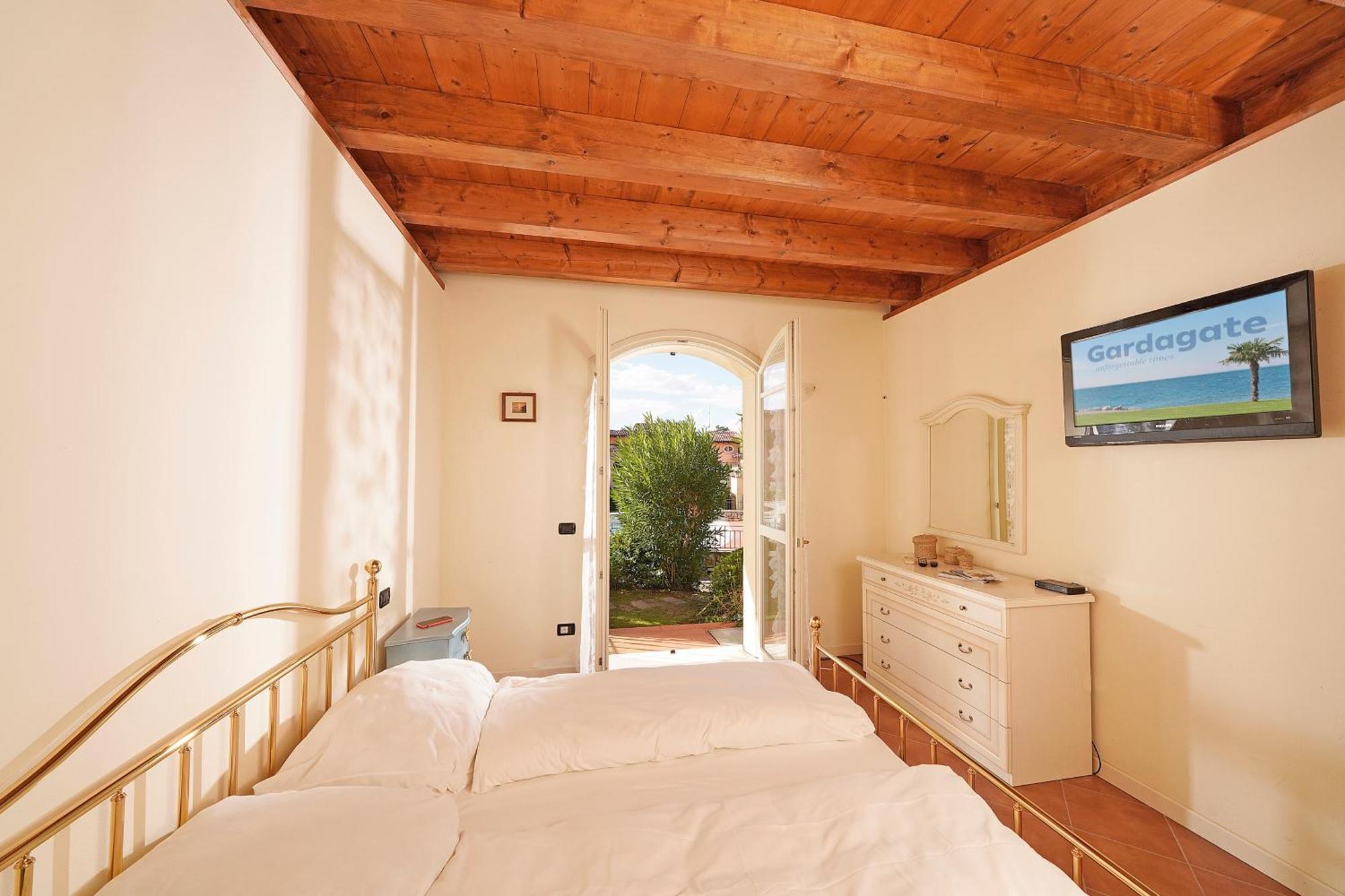 Ferienwohnung Borgo Del Torchio - Gardagate Manerba del Garda Exterior foto